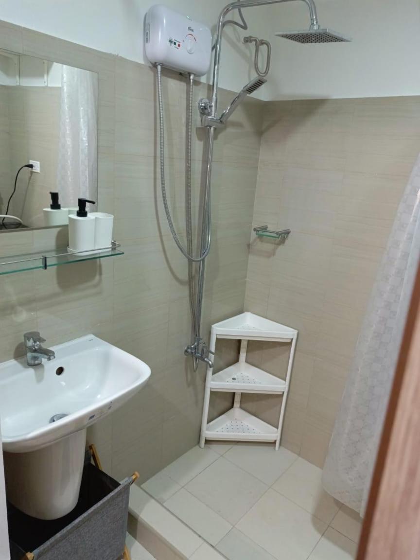 Shore 2 Residences High Speed Internet Walking Distance To Moa And Ikea Manila Esterno foto