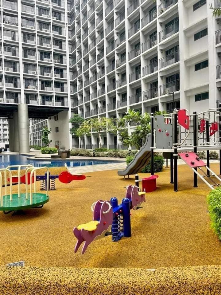 Shore 2 Residences High Speed Internet Walking Distance To Moa And Ikea Manila Esterno foto