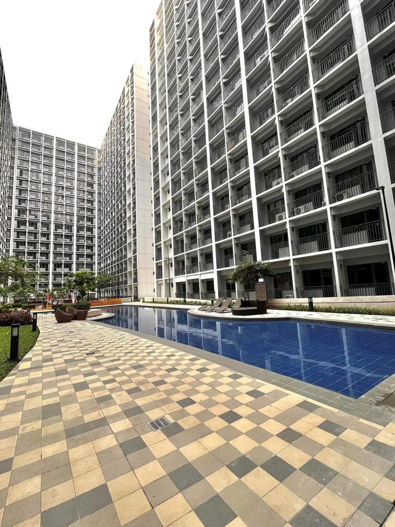 Shore 2 Residences High Speed Internet Walking Distance To Moa And Ikea Manila Esterno foto